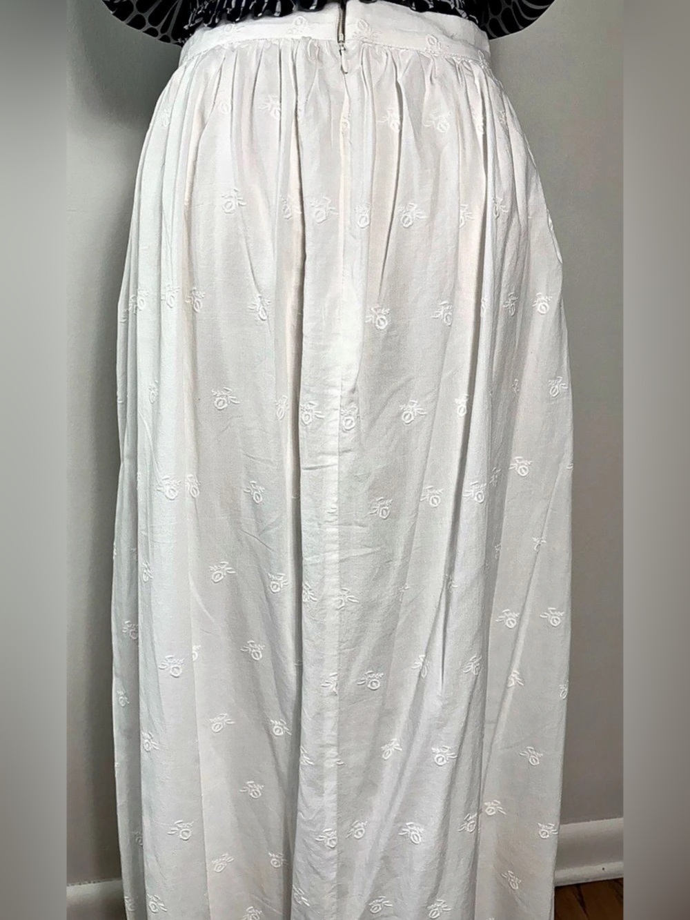 NWT Birds of Paradis by Trovata White
Embroidered Eyelet Maxi Skirt Size 8